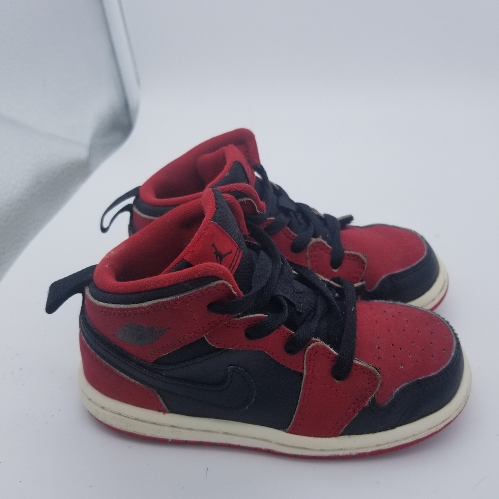 Jordan 1 mid sneakers